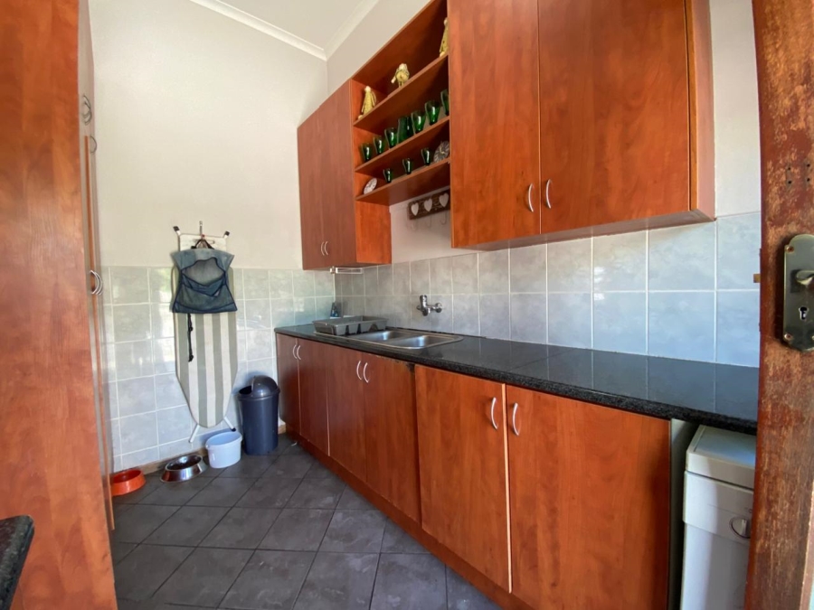 3 Bedroom Property for Sale in Sandbaai Western Cape